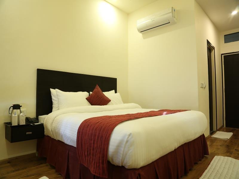 เดอะ ไฮวอลล์ Hotel เดห์ราดุน ภายนอก รูปภาพ