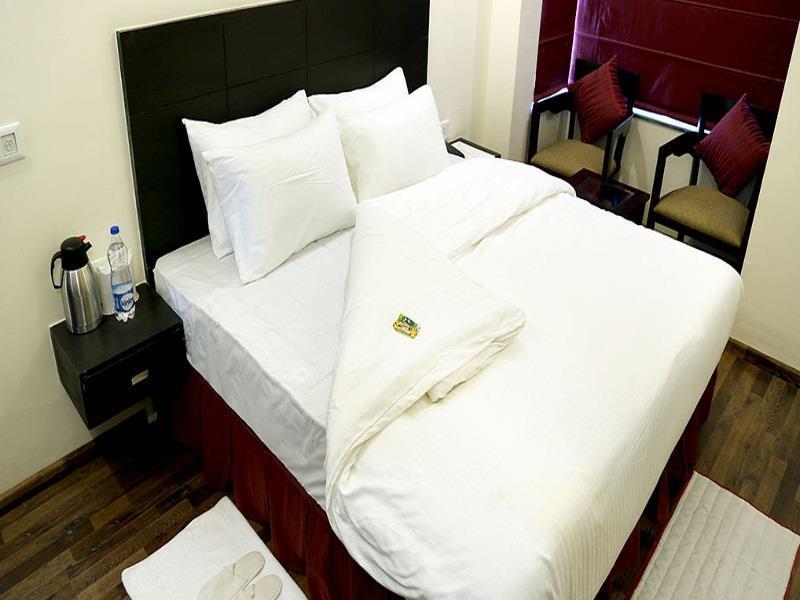 เดอะ ไฮวอลล์ Hotel เดห์ราดุน ภายนอก รูปภาพ