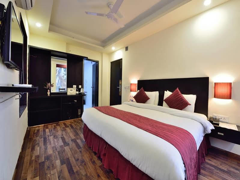 เดอะ ไฮวอลล์ Hotel เดห์ราดุน ภายนอก รูปภาพ