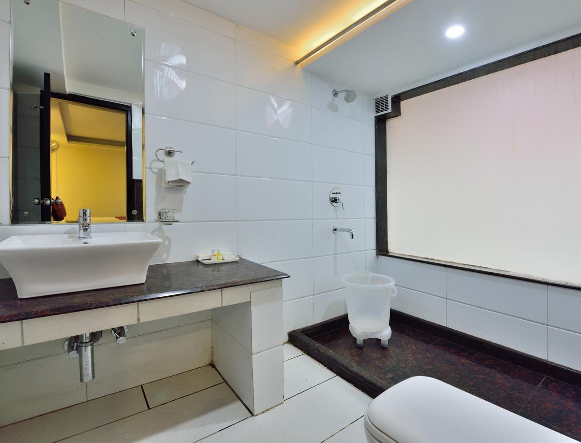 เดอะ ไฮวอลล์ Hotel เดห์ราดุน ภายนอก รูปภาพ