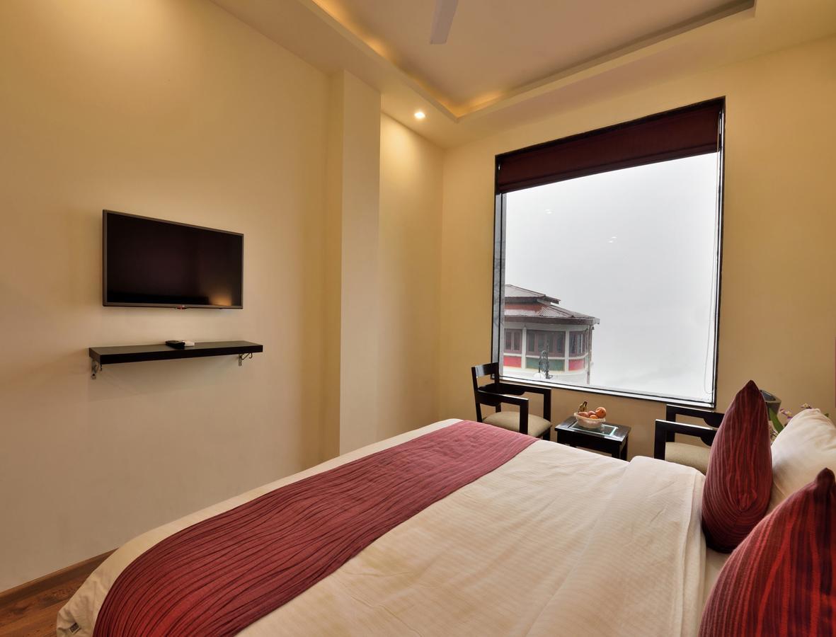 เดอะ ไฮวอลล์ Hotel เดห์ราดุน ภายนอก รูปภาพ