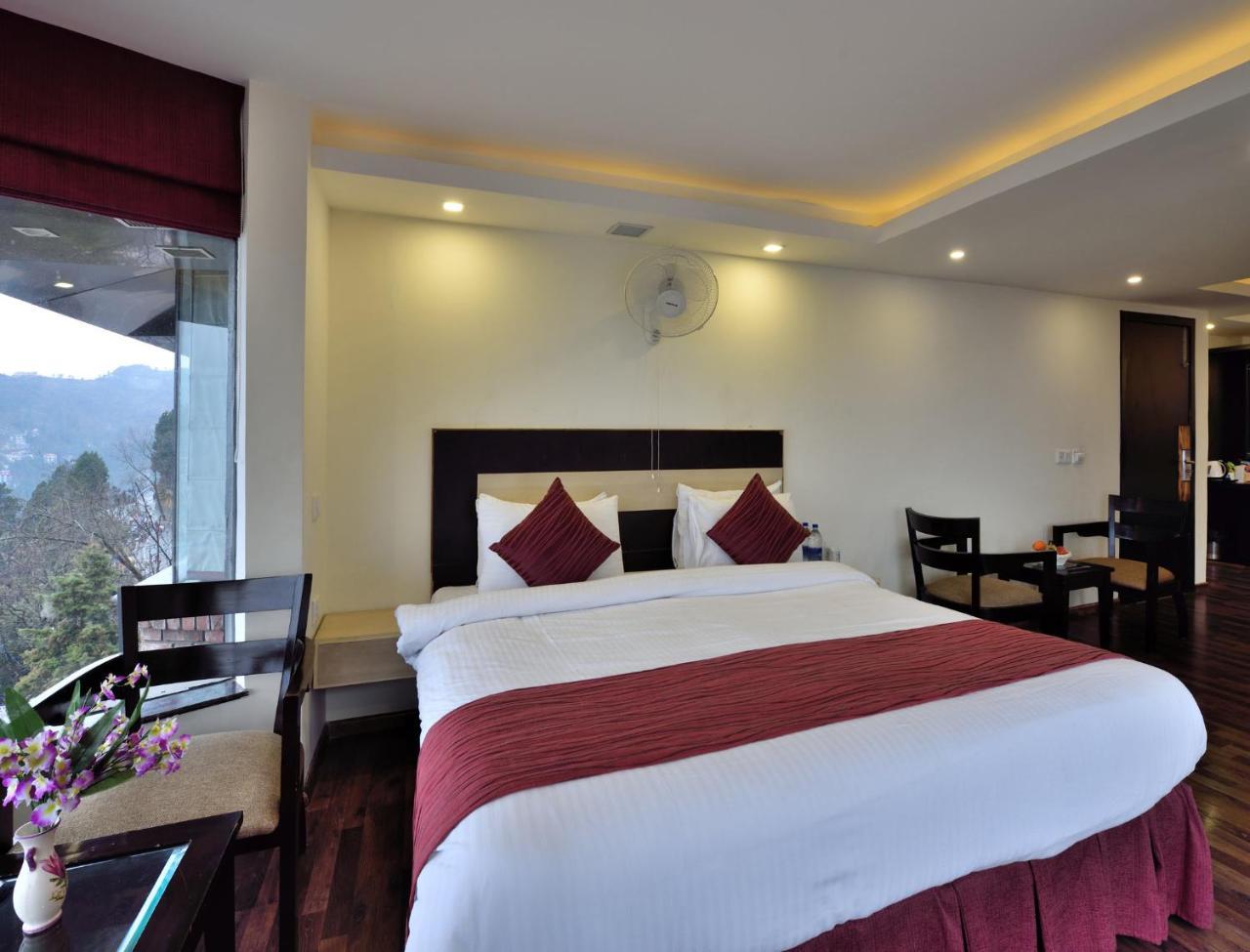 เดอะ ไฮวอลล์ Hotel เดห์ราดุน ภายนอก รูปภาพ