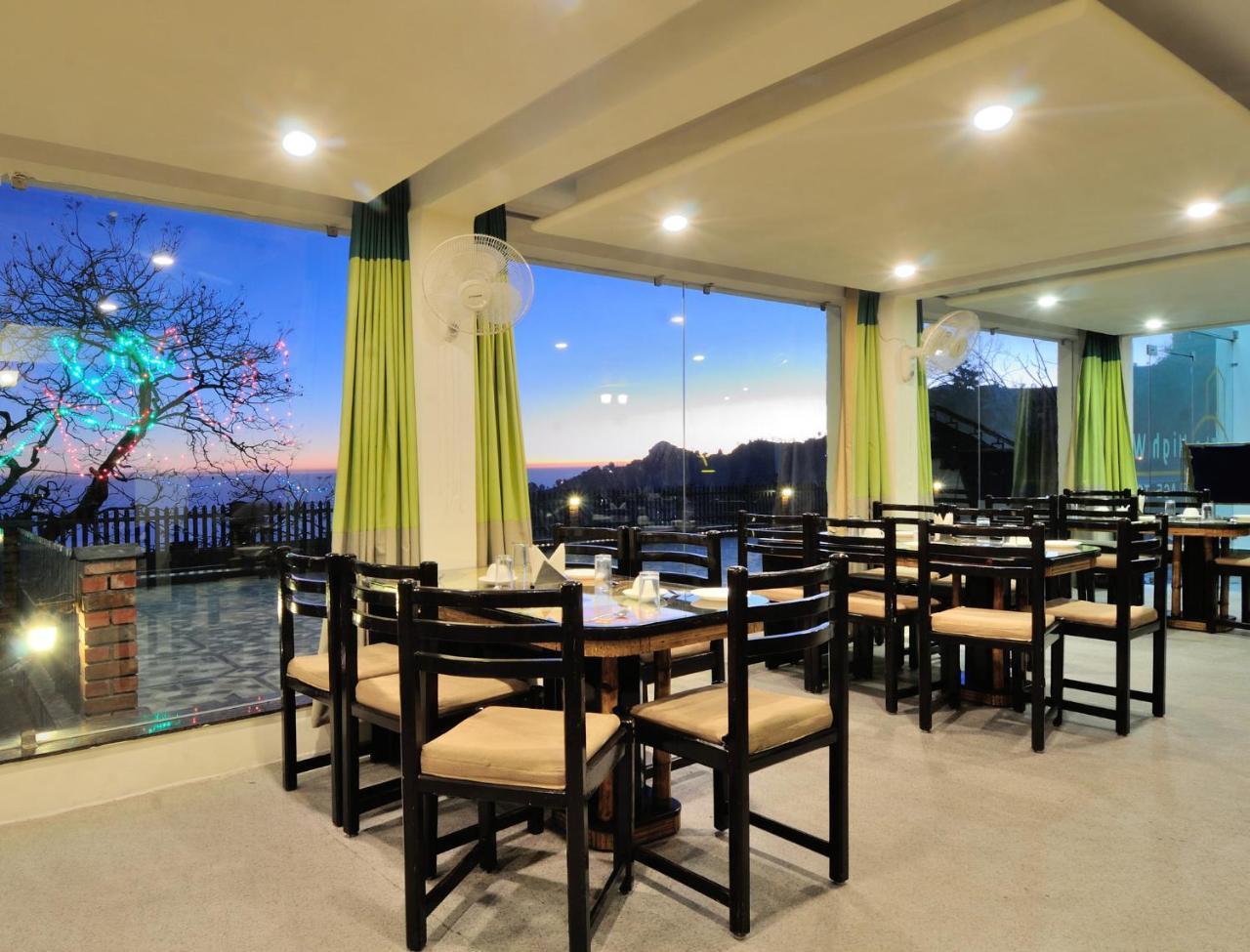 เดอะ ไฮวอลล์ Hotel เดห์ราดุน ภายนอก รูปภาพ