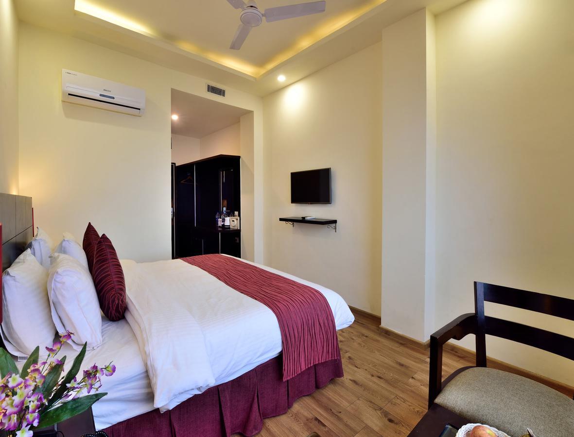เดอะ ไฮวอลล์ Hotel เดห์ราดุน ภายนอก รูปภาพ